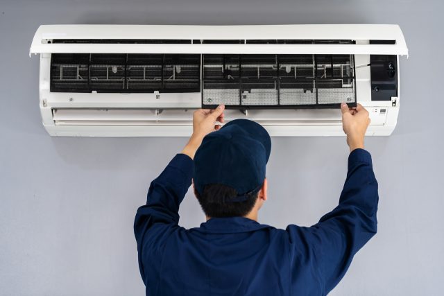 https://www.pricesplumbing.com/wp-content/uploads/2021/08/person-installing-an-air-conditioner-1-640x427.jpg